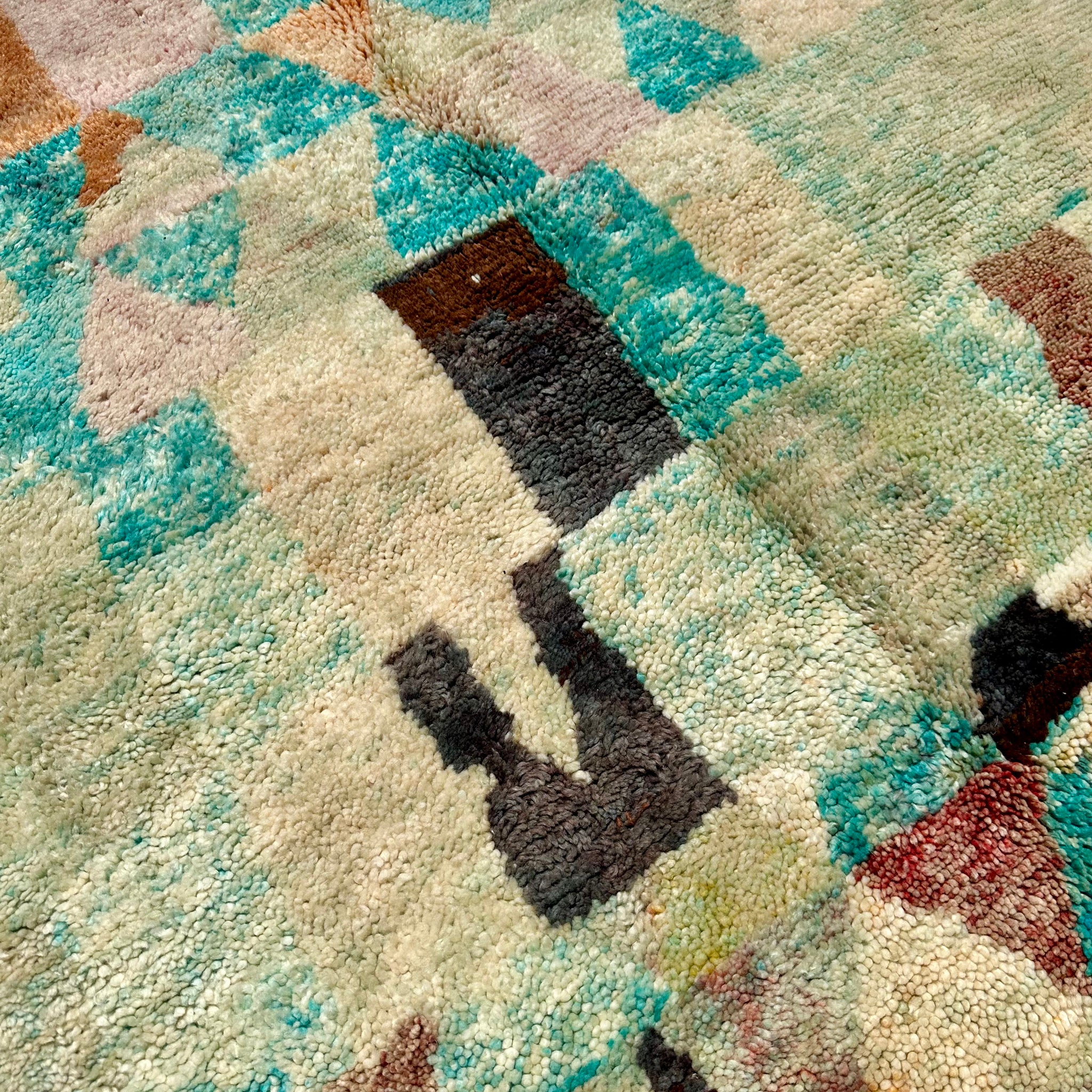 Soft Triangles - Beni Ourain Premium Moroccan Rug