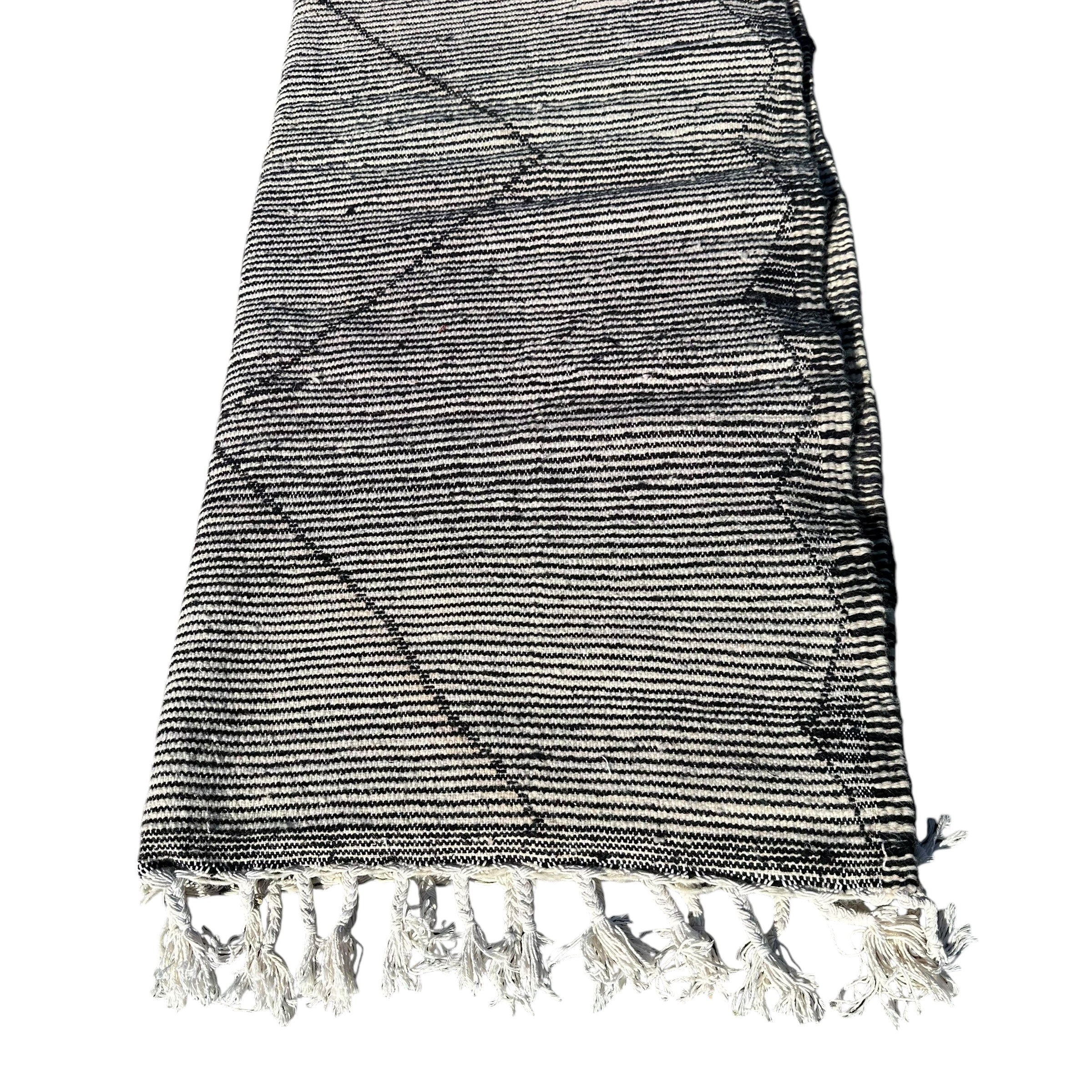 B&amp;W hand drawn - Beni Ourain Premium Moroccan Rug