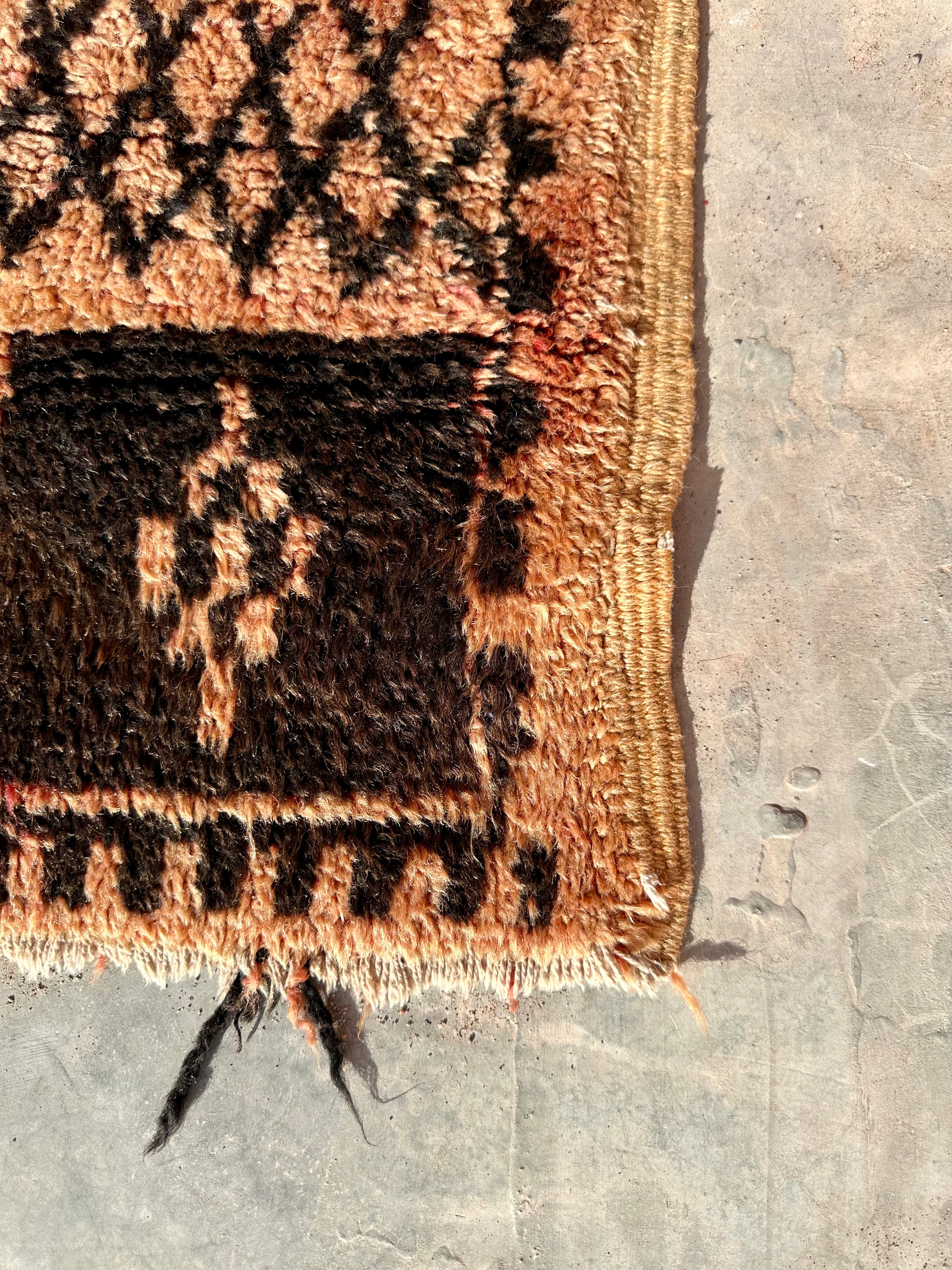 Small Silky - Vintage Authentic Moroccan Rug