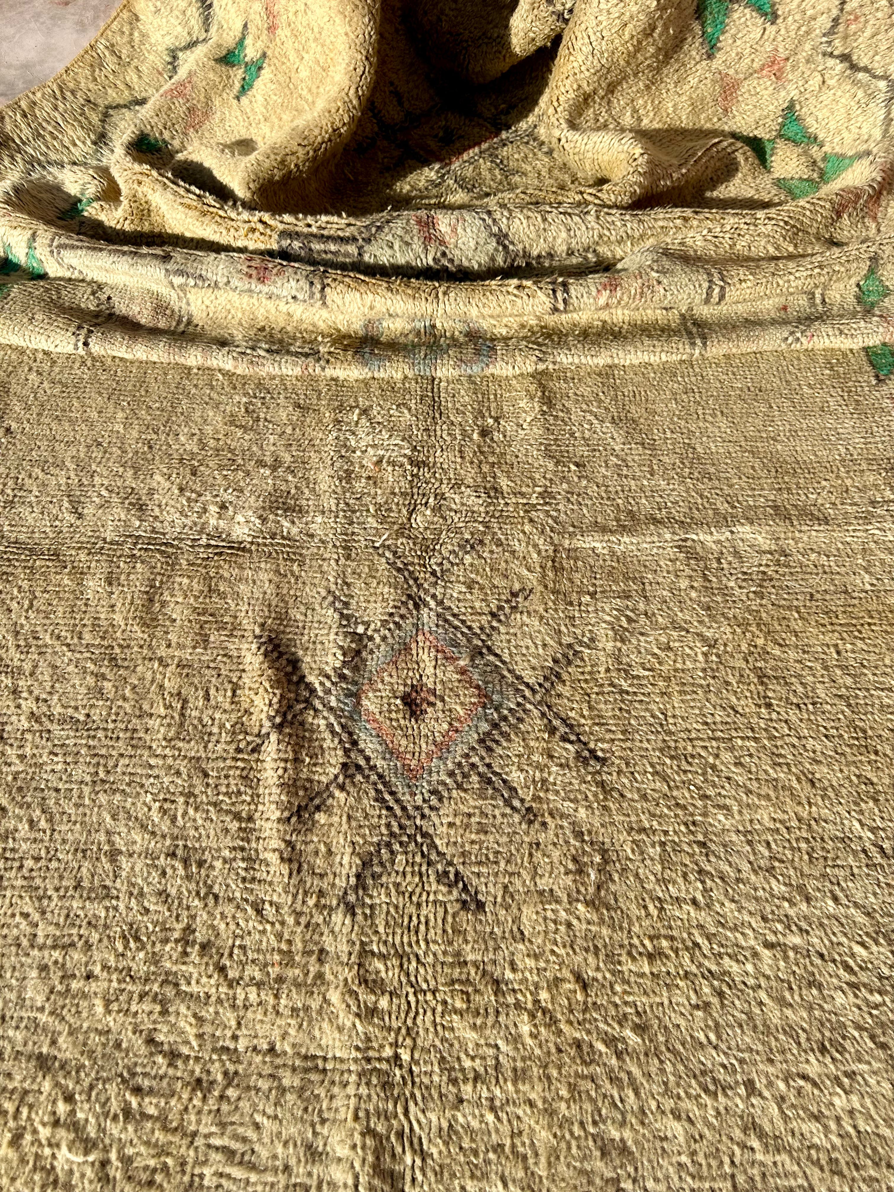 Lush Green Bowtie - Vintage Authentic Moroccan Rug