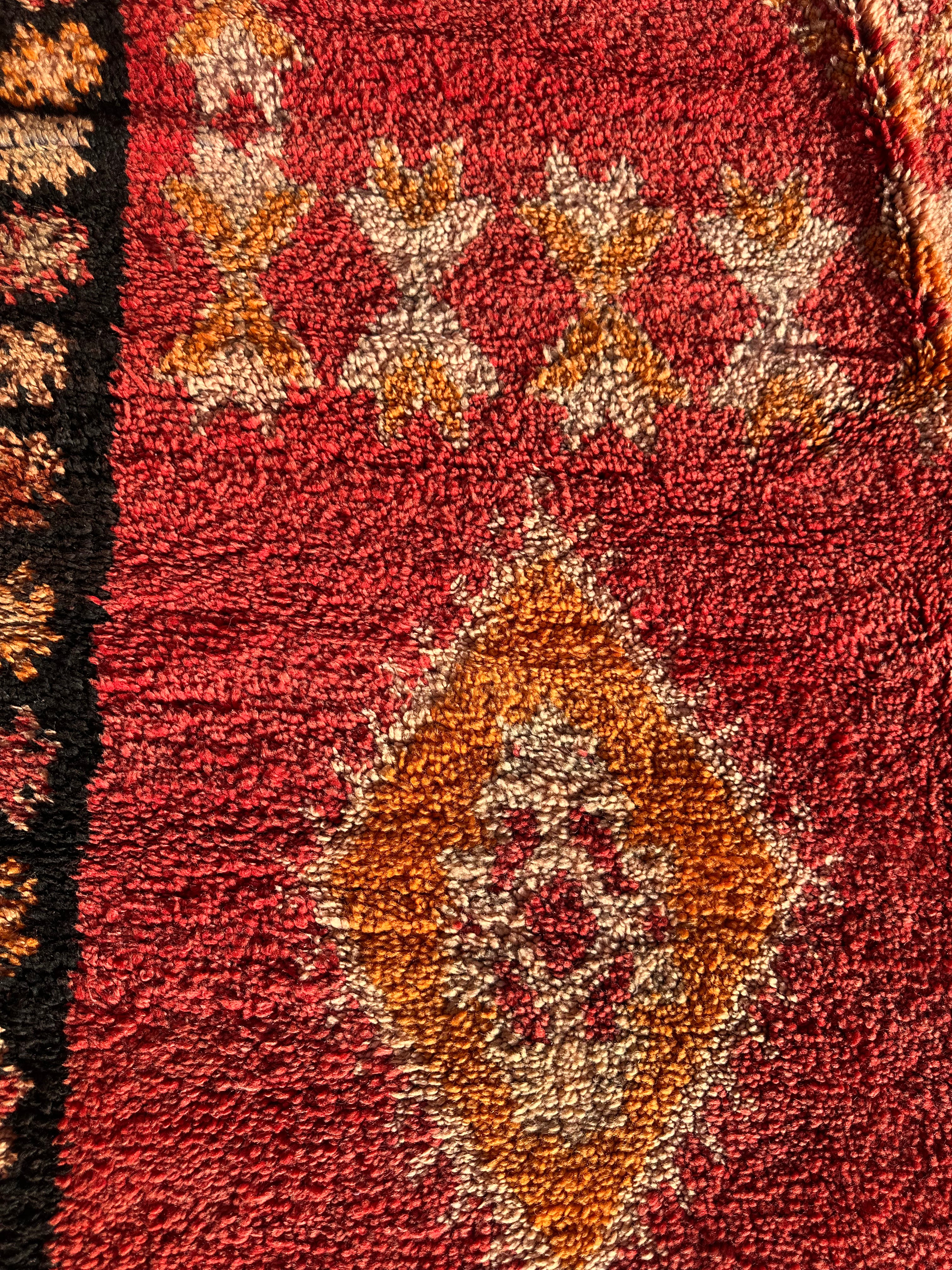 5 Diamonds - Vintage Authentic Moroccan Rug